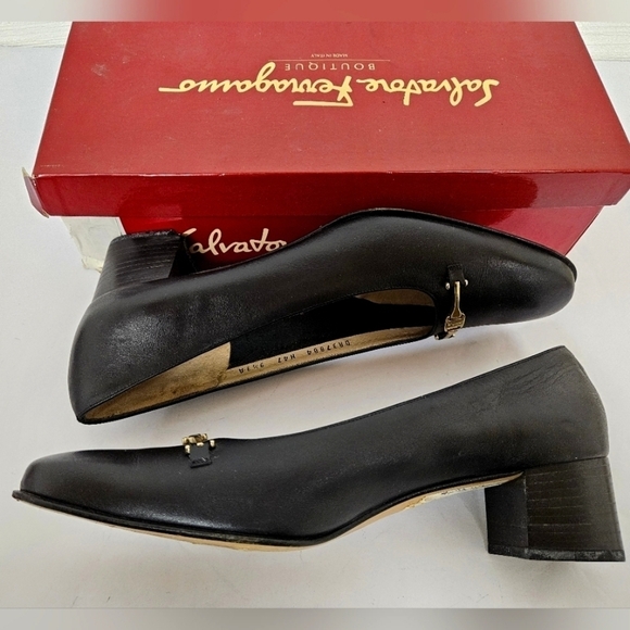 Salvatore Ferragamo Charade Vintage Calf Leather Heels in Black and Gold Sz 9.5 - Picture 12 of 13
